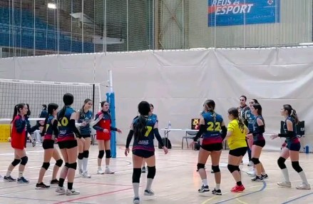 Lee más sobre el artículo CADET FEMENI PREFERENT 
C.V. REUS 3 – SANT CUGAT TITANS 1
Genial i trevallada vi…