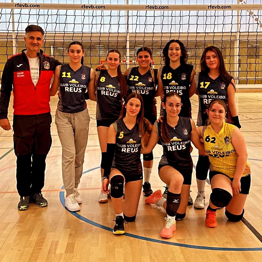 En este momento estás viendo CADET FEMENI PREFERENT 
A la chita callando, las cadetes se anotan una nueva vic…