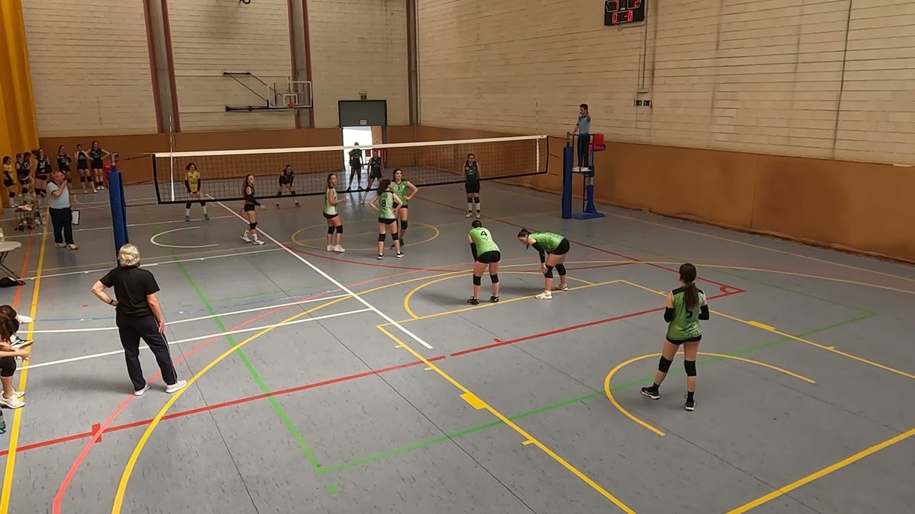 En este momento estás viendo Volei juvenil femenino triangular ascenso C V  REUS vs JOVES de VILOBI