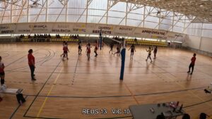 Lee más sobre el artículo Volei 1er i 2on set, juvenil femení fase ascens C V  REUS vs VIC VOLEI CALLIS